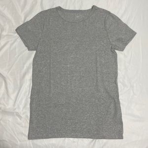 GAP Shirt size large never worn